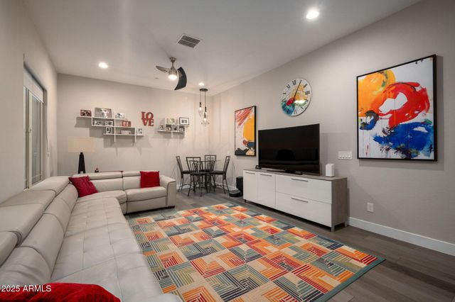 8528 W FALLEN LEAF Lane, Peoria, AZ 85383