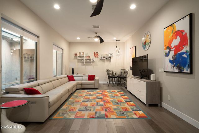 8528 W FALLEN LEAF Lane, Peoria, AZ 85383