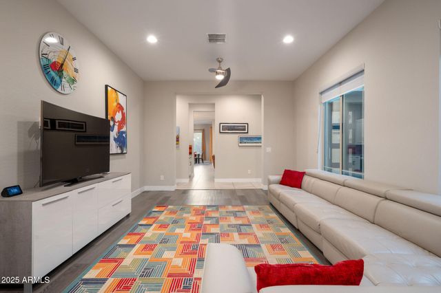 8528 W FALLEN LEAF Lane, Peoria, AZ 85383