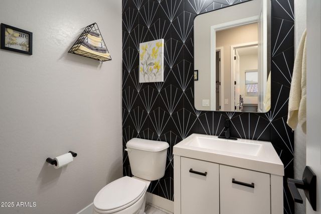 8528 W FALLEN LEAF Lane, Peoria, AZ 85383