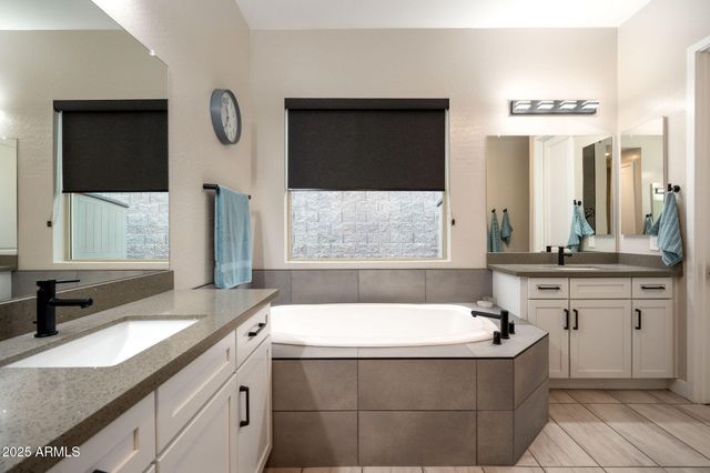 8528 W FALLEN LEAF Lane, Peoria, AZ 85383