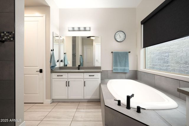 8528 W FALLEN LEAF Lane, Peoria, AZ 85383