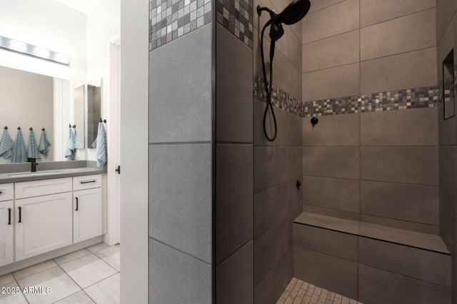 8528 W FALLEN LEAF Lane, Peoria, AZ 85383