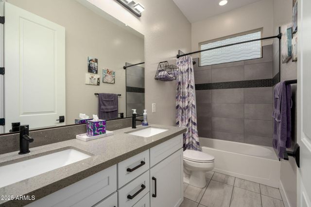 8528 W FALLEN LEAF Lane, Peoria, AZ 85383