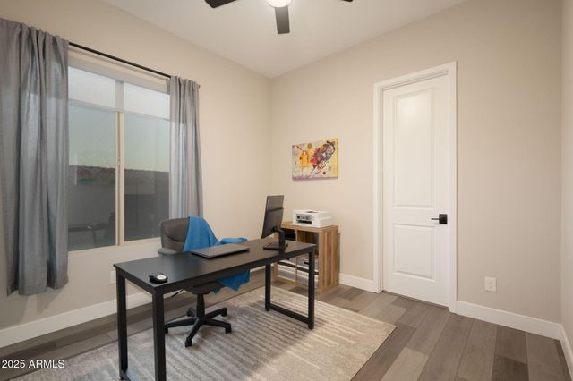 8528 W FALLEN LEAF Lane, Peoria, AZ 85383