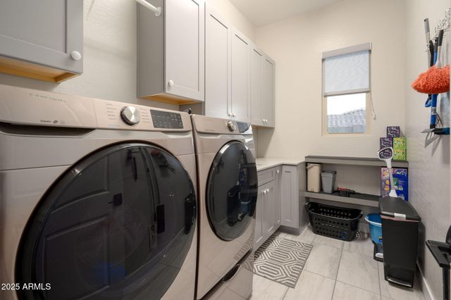 8528 W FALLEN LEAF Lane, Peoria, AZ 85383