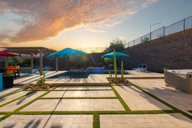 8528 W FALLEN LEAF Lane, Peoria, AZ 85383