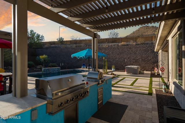 8528 W FALLEN LEAF Lane, Peoria, AZ 85383