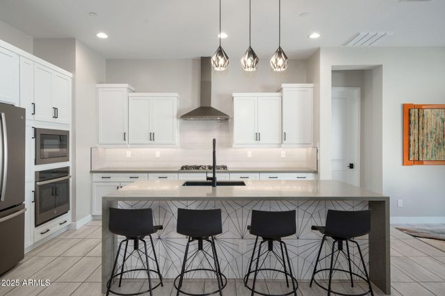 8528 W FALLEN LEAF Lane, Peoria, AZ 85383