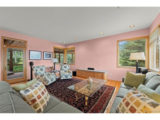 7542 Crestview Dr, Niwot, CO 80504