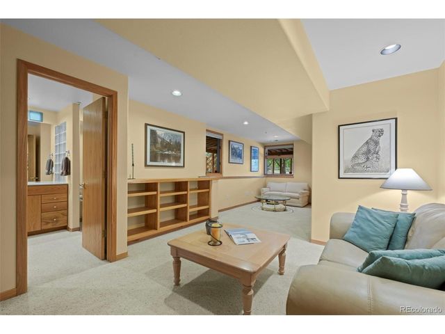 7542 Crestview Dr, Niwot, CO 80504
