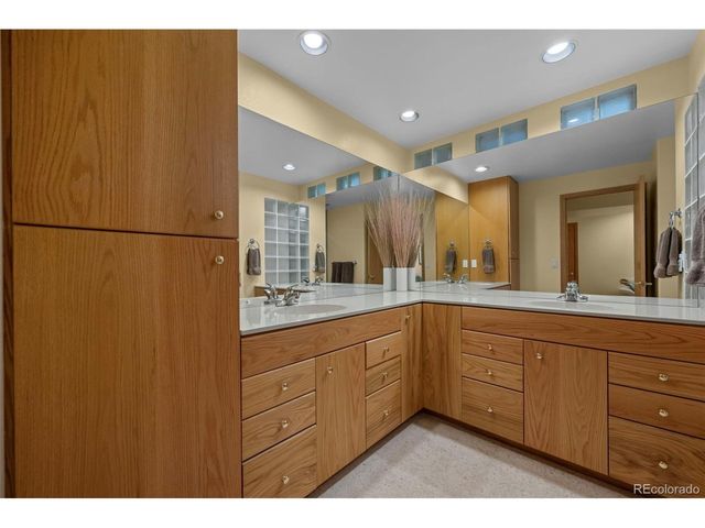 7542 Crestview Dr, Niwot, CO 80504