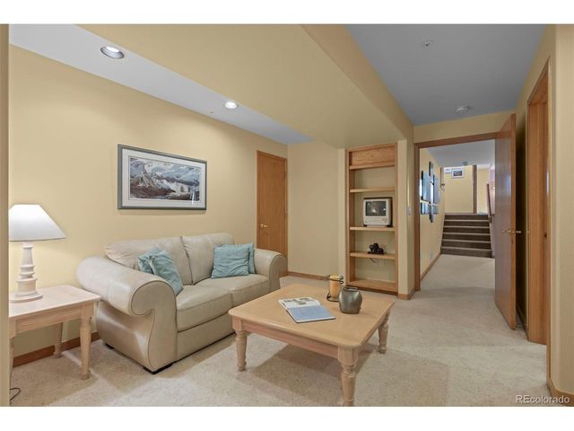 7542 Crestview Dr, Niwot, CO 80504