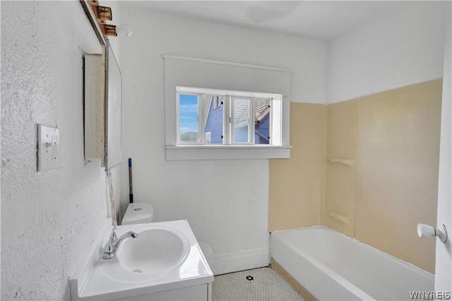 1348 Pierce Avenue, Niagara Falls, NY 14301