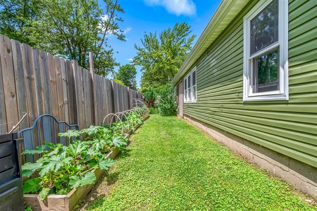 22 Morry Street, Hillsdale, MI 49242