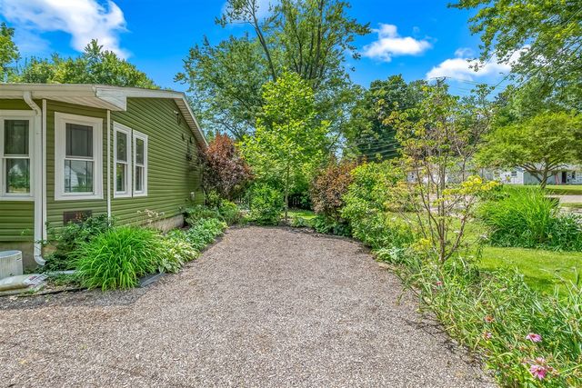 22 Morry Street, Hillsdale, MI 49242