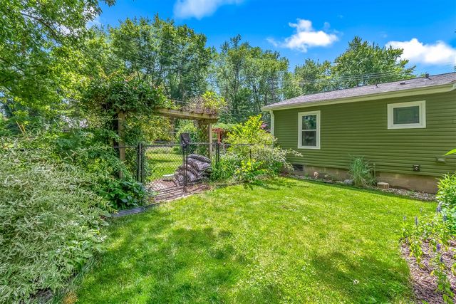 22 Morry Street, Hillsdale, MI 49242