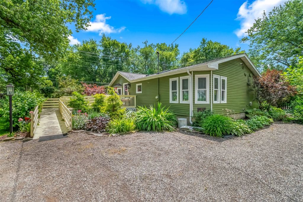 22 Morry Street, Hillsdale, MI 49242
