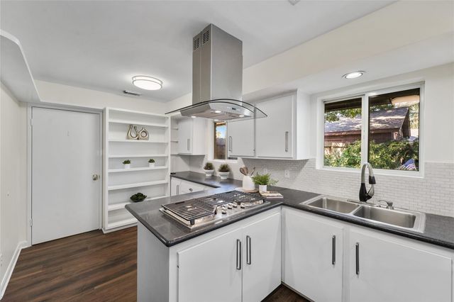 5830 Yarwell Drive, Houston, TX 77096