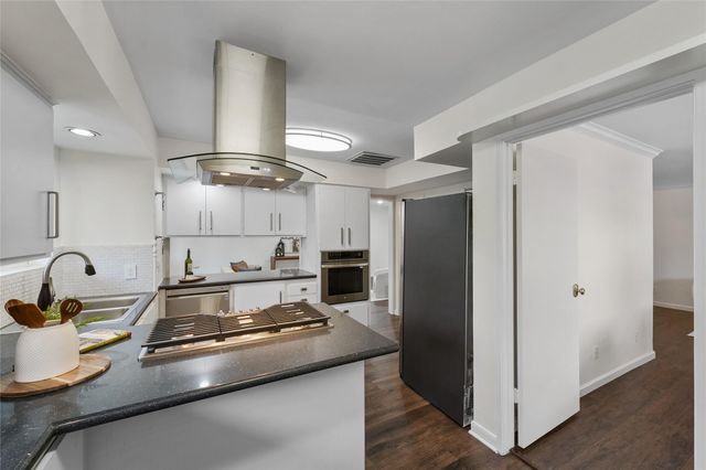 5830 Yarwell Drive, Houston, TX 77096