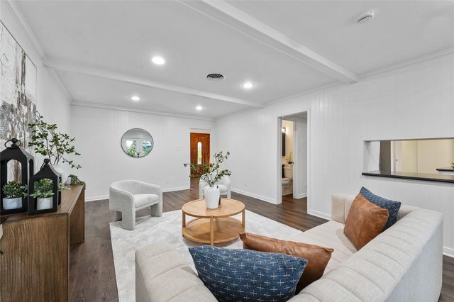 5830 Yarwell Drive, Houston, TX 77096