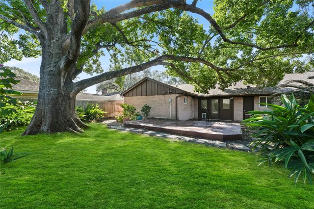 5830 Yarwell Drive, Houston, TX 77096