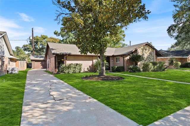 5830 Yarwell Drive, Houston, TX 77096