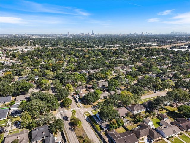 5830 Yarwell Drive, Houston, TX 77096