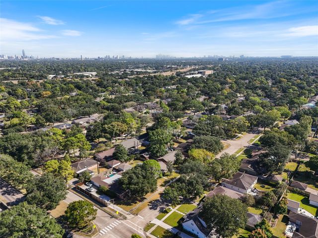 5830 Yarwell Drive, Houston, TX 77096