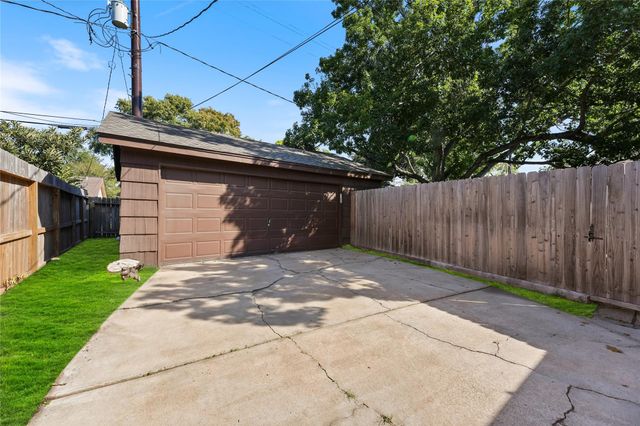 5830 Yarwell Drive, Houston, TX 77096