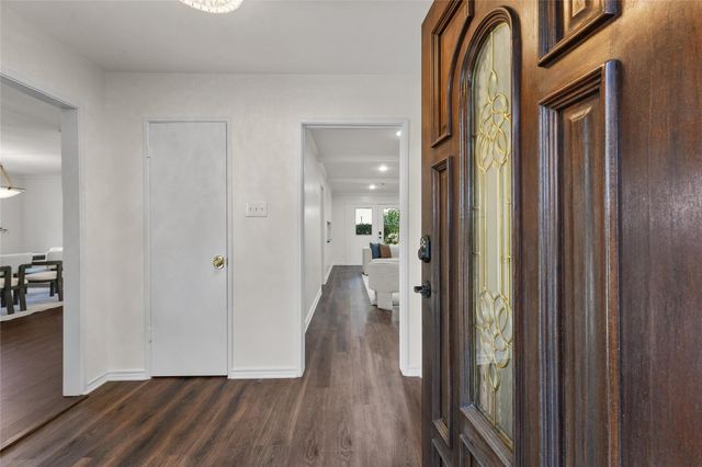 5830 Yarwell Drive, Houston, TX 77096