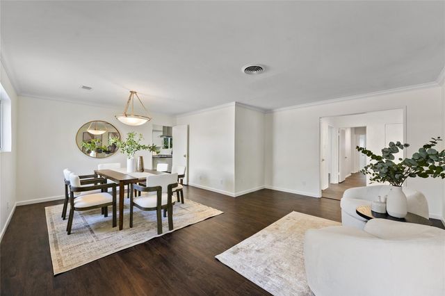 5830 Yarwell Drive, Houston, TX 77096