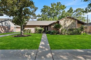 5830 Yarwell Drive, Houston, TX 77096
