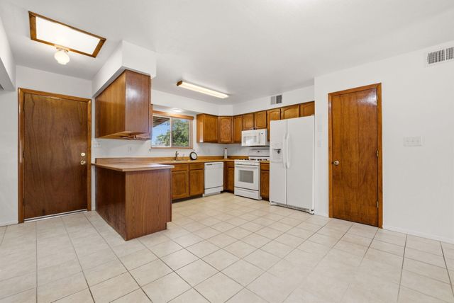 4001 La Frente Court SE, Rio Rancho, NM 87124