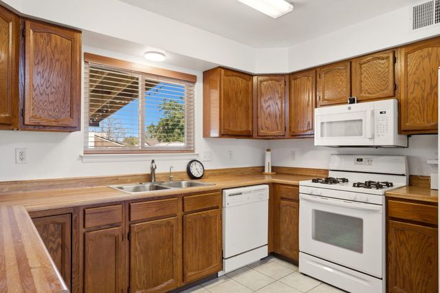 4001 La Frente Court SE, Rio Rancho, NM 87124