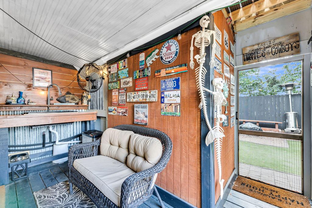 Image 13 of property listing at 9 1/2 Halsey Street, Charleston, SC 29401