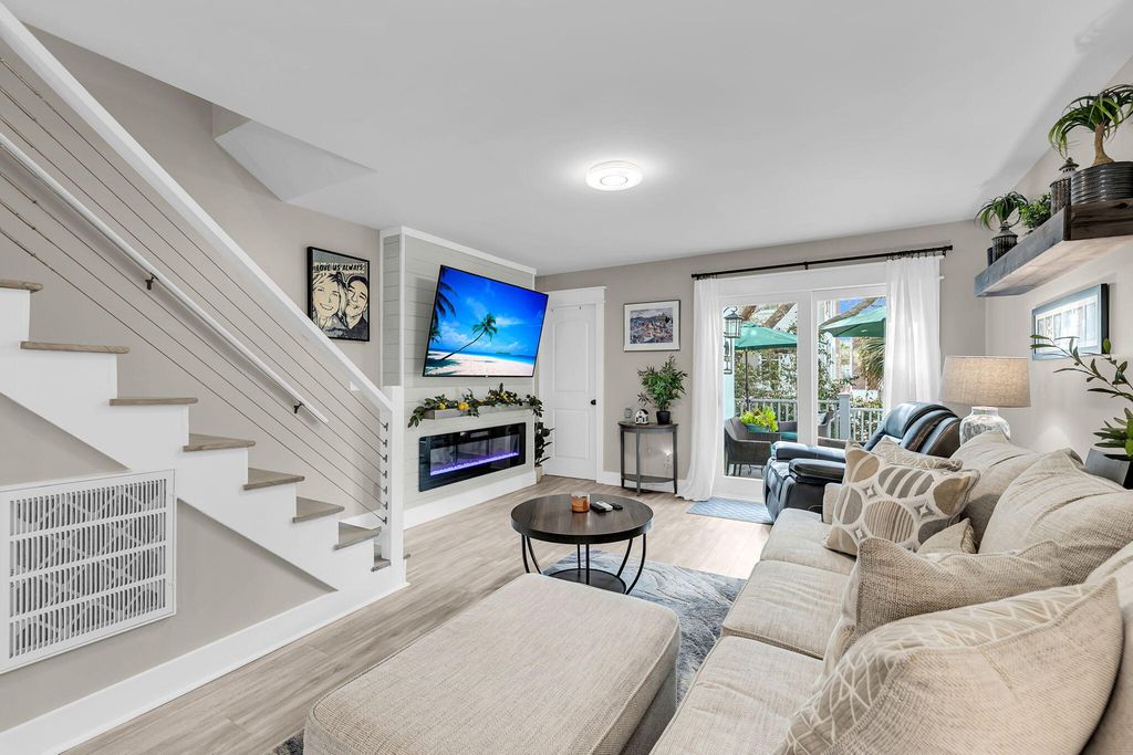 Image 18 of property listing at 9 1/2 Halsey Street, Charleston, SC 29401