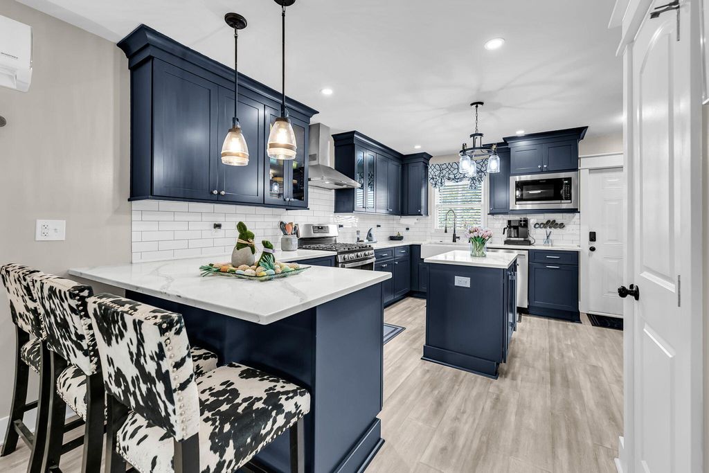 Image 19 of property listing at 9 1/2 Halsey Street, Charleston, SC 29401