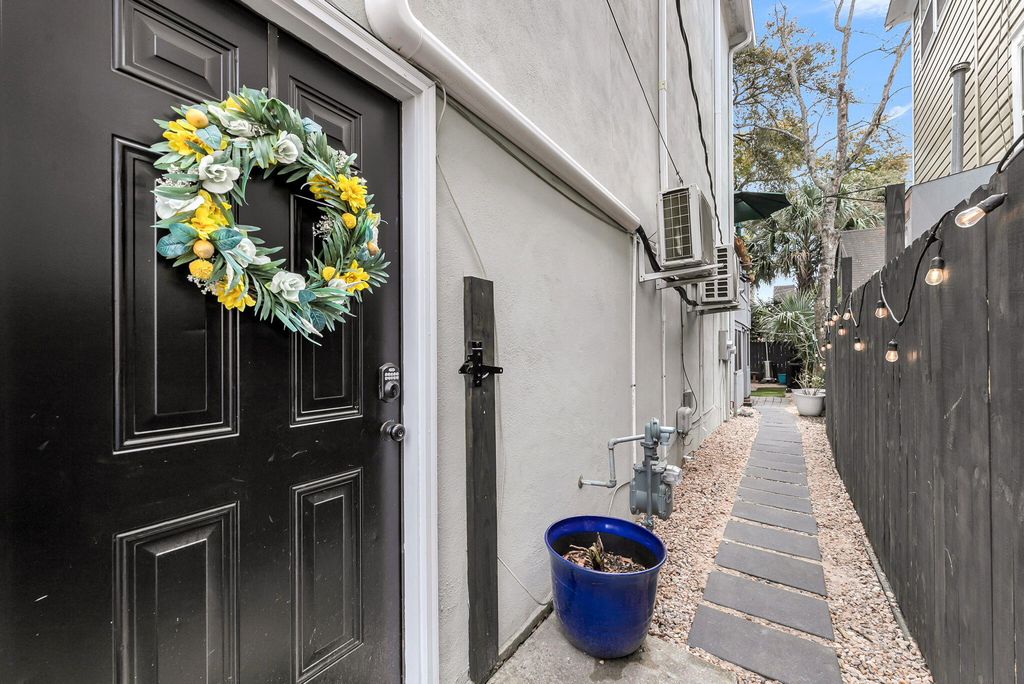 Image 2 of property listing at 9 1/2 Halsey Street, Charleston, SC 29401