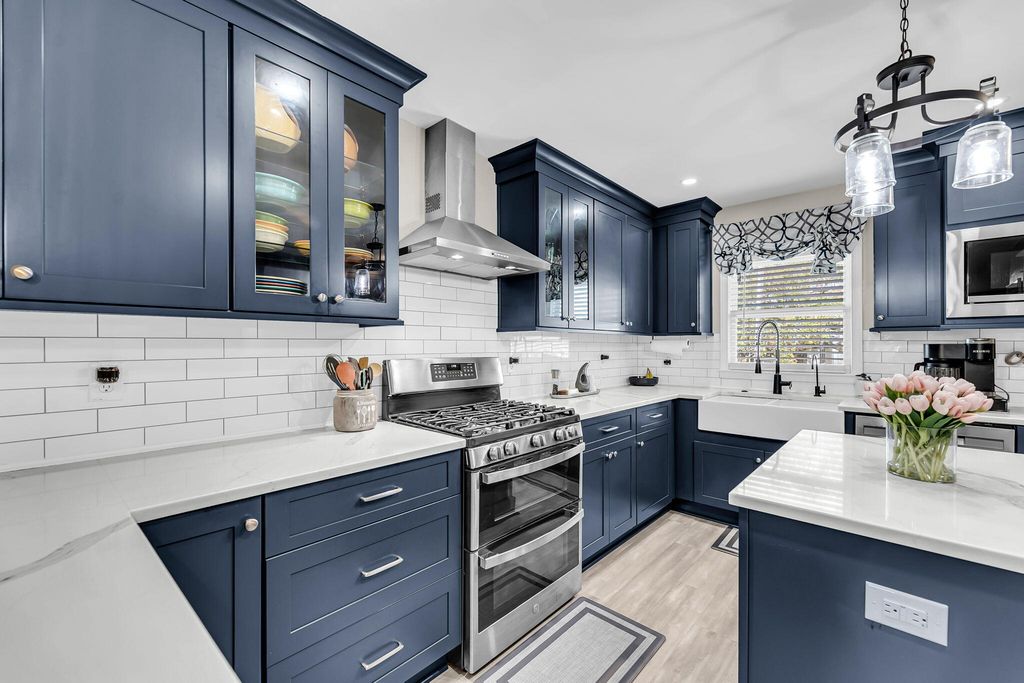 Image 20 of property listing at 9 1/2 Halsey Street, Charleston, SC 29401