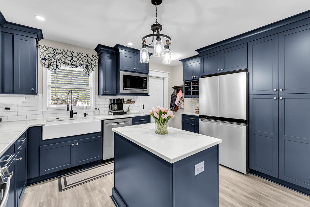 Image 21 of property listing at 9 1/2 Halsey Street, Charleston, SC 29401