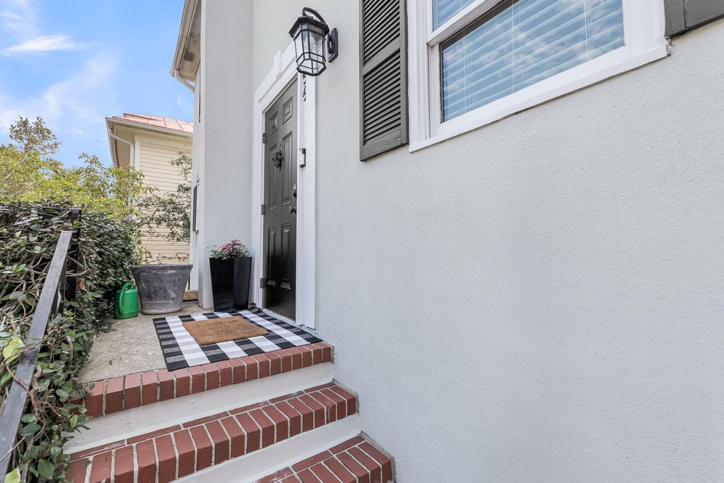 Image 9 of property listing at 9 1/2 Halsey Street, Charleston, SC 29401