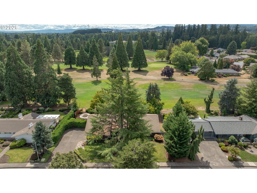 Image 1 of property listing at 1843 Nw SAINT ANDREWS Dr, Mc Minnville, OR 97128