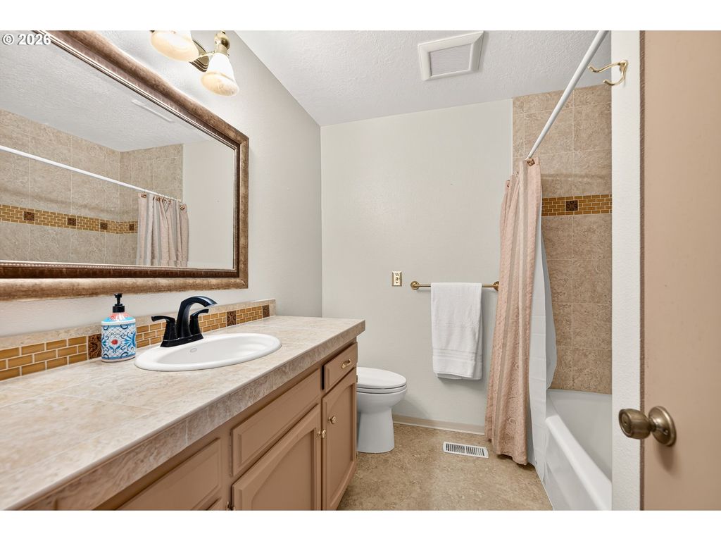 Image 30 of property listing at 1843 Nw SAINT ANDREWS Dr, Mc Minnville, OR 97128