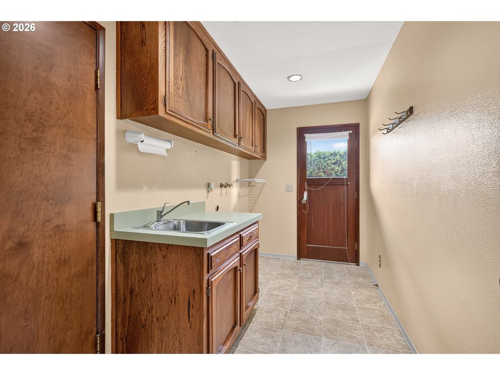 Image 34 of property listing at 1843 Nw SAINT ANDREWS Dr, Mc Minnville, OR 97128