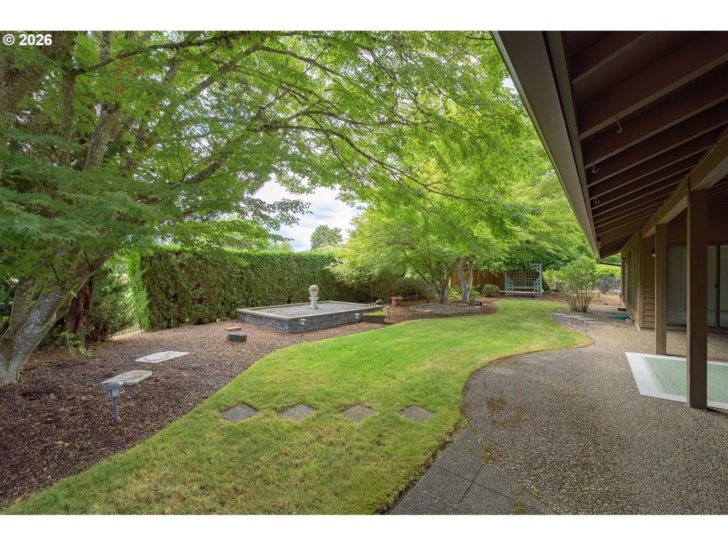 Image 36 of property listing at 1843 Nw SAINT ANDREWS Dr, Mc Minnville, OR 97128