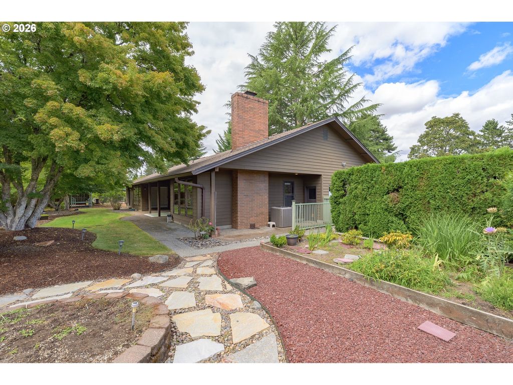 Image 38 of property listing at 1843 Nw SAINT ANDREWS Dr, Mc Minnville, OR 97128