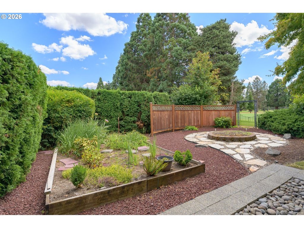 Image 39 of property listing at 1843 Nw SAINT ANDREWS Dr, Mc Minnville, OR 97128