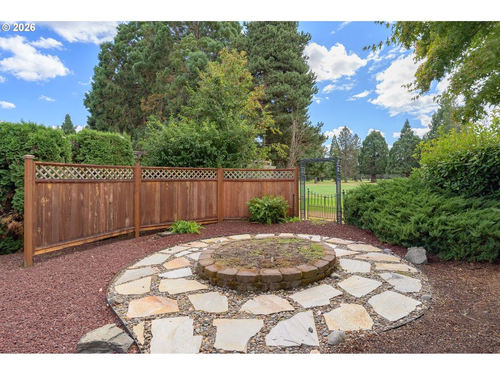 Image 40 of property listing at 1843 Nw SAINT ANDREWS Dr, Mc Minnville, OR 97128