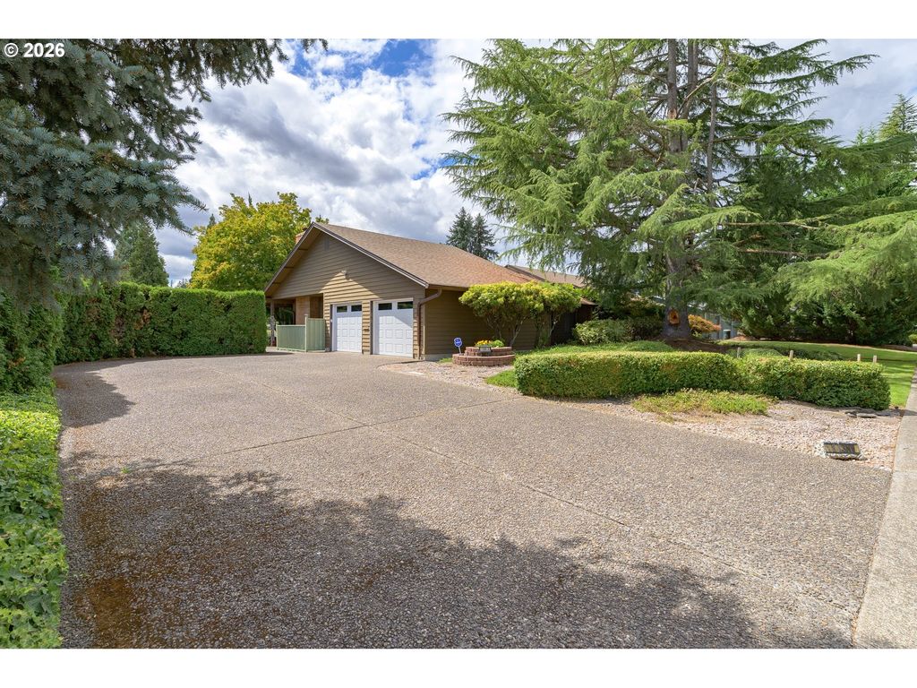 Image 7 of property listing at 1843 Nw SAINT ANDREWS Dr, Mc Minnville, OR 97128
